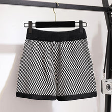 Afbeelding in Gallery-weergave laden, Zweiteiliges Set - Gestrickte Jacke und Shorts
