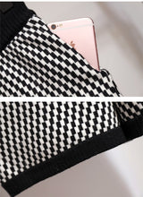 Afbeelding in Gallery-weergave laden, Zweiteiliges Set - Gestrickte Jacke und Shorts
